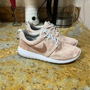 Nike roshe size 3.5